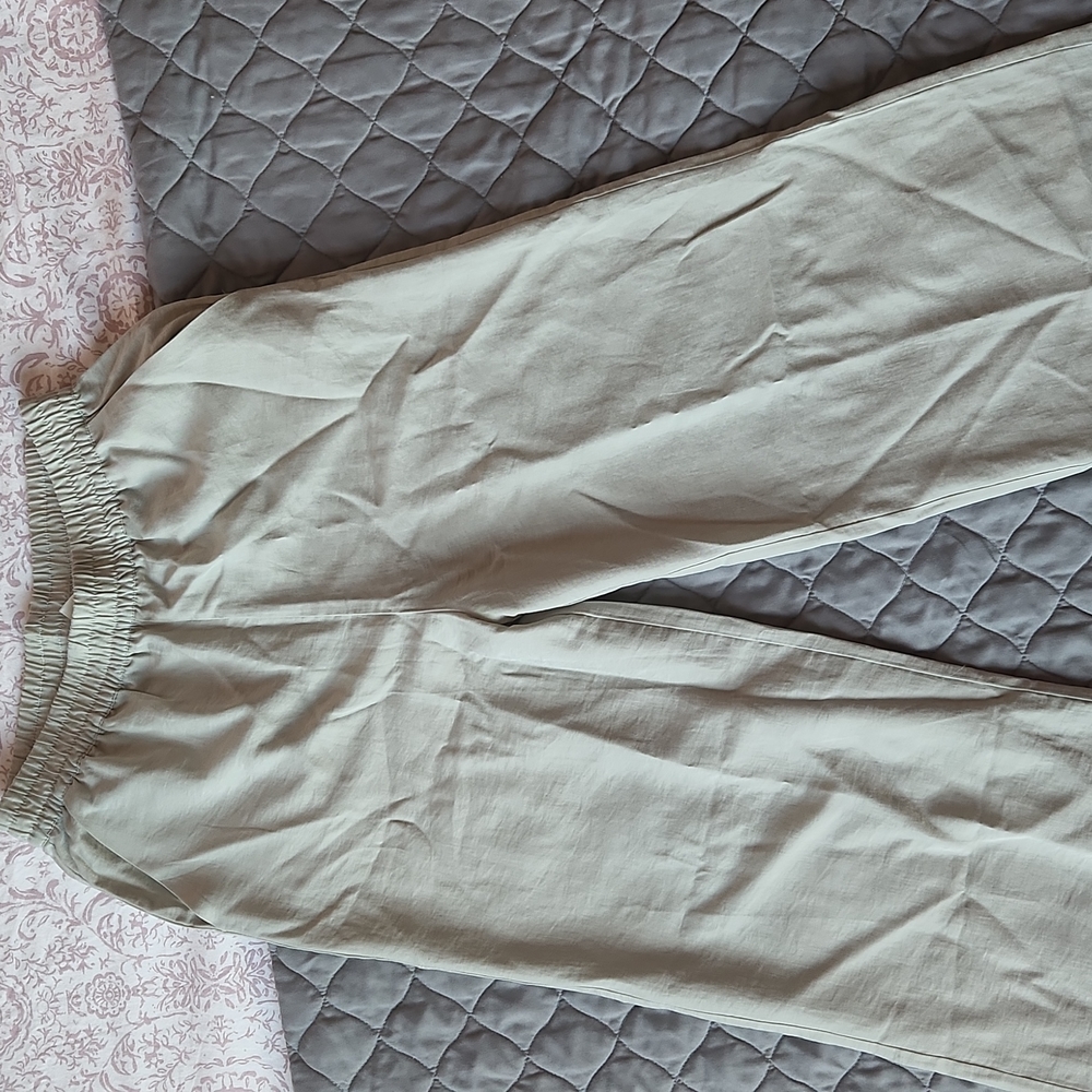 H&M Wide Leg High Waisted Light Green Pants Elastic Waist Women’s Size Small